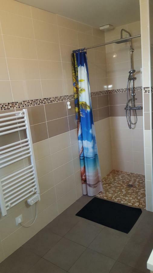 Loue 2 chambres privees dans maison avec piscine Montfaucon  Extérieur photo