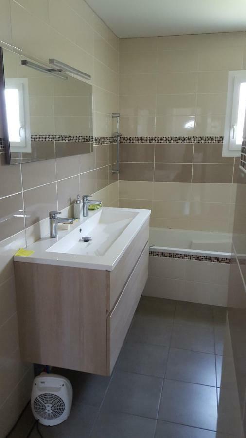 Loue 2 chambres privees dans maison avec piscine Montfaucon  Extérieur photo